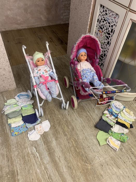 За Две Коляска для кукол с подарками