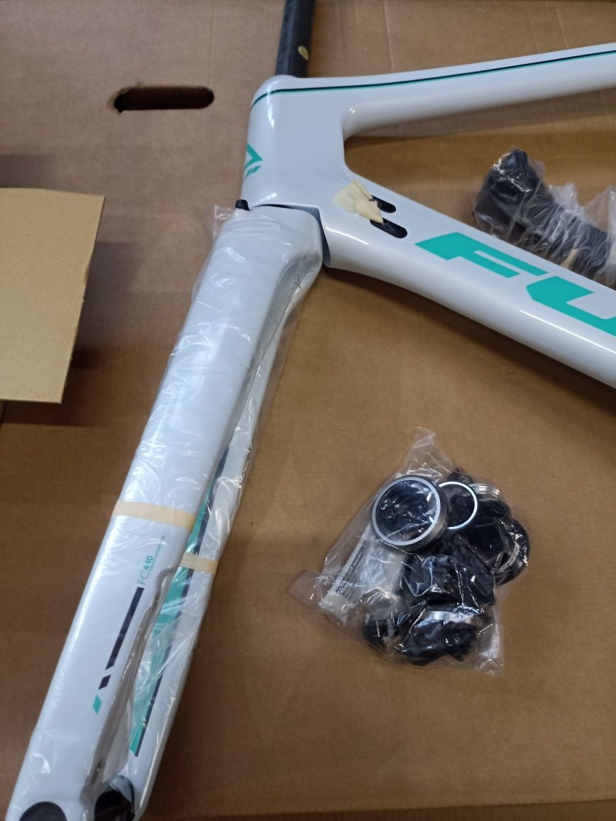 Nowy Frame set Fuji Supreme  + widelec stery Trek Giant Merida