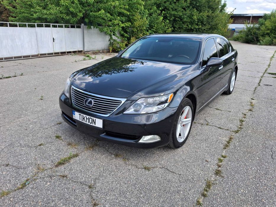 Продаю LEXUS LS600h