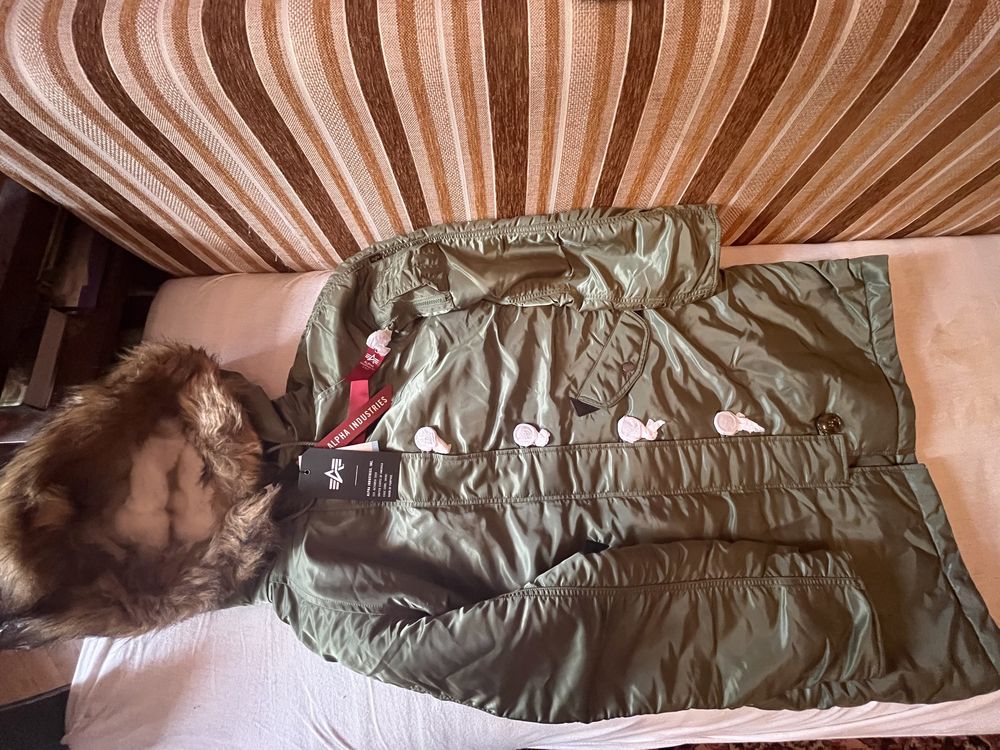 Куртка зимова жіноча ALPHA industries,розмір М