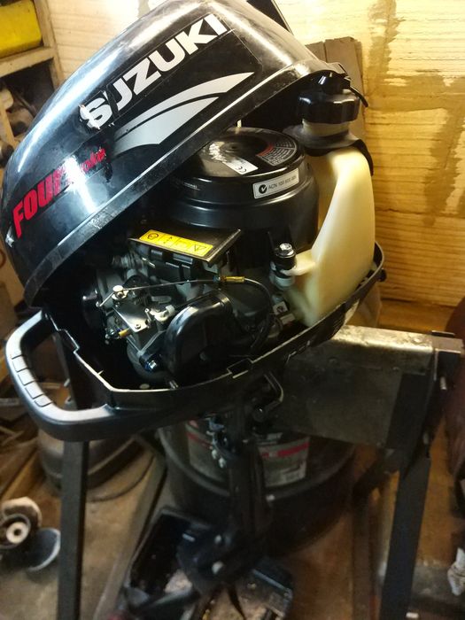продам легкий японский лодочный мотор сузуки 2.5лс 4т