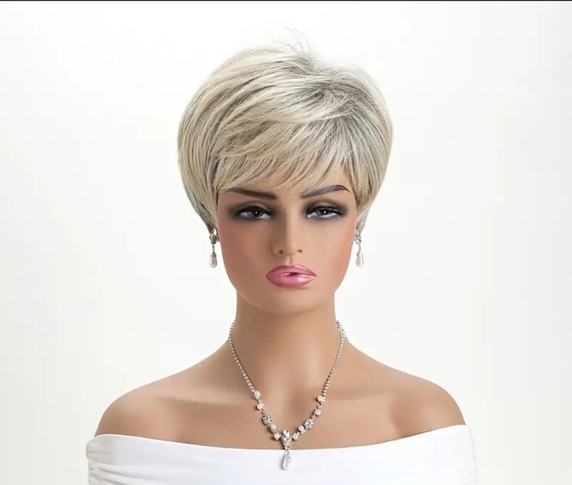 Krótka peruka platyna
