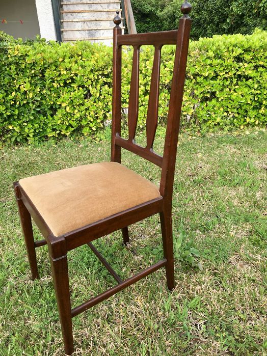 Cadeira vintage de madeira nobre