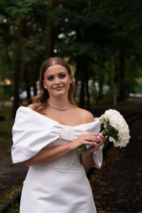 Сукня біла коротка