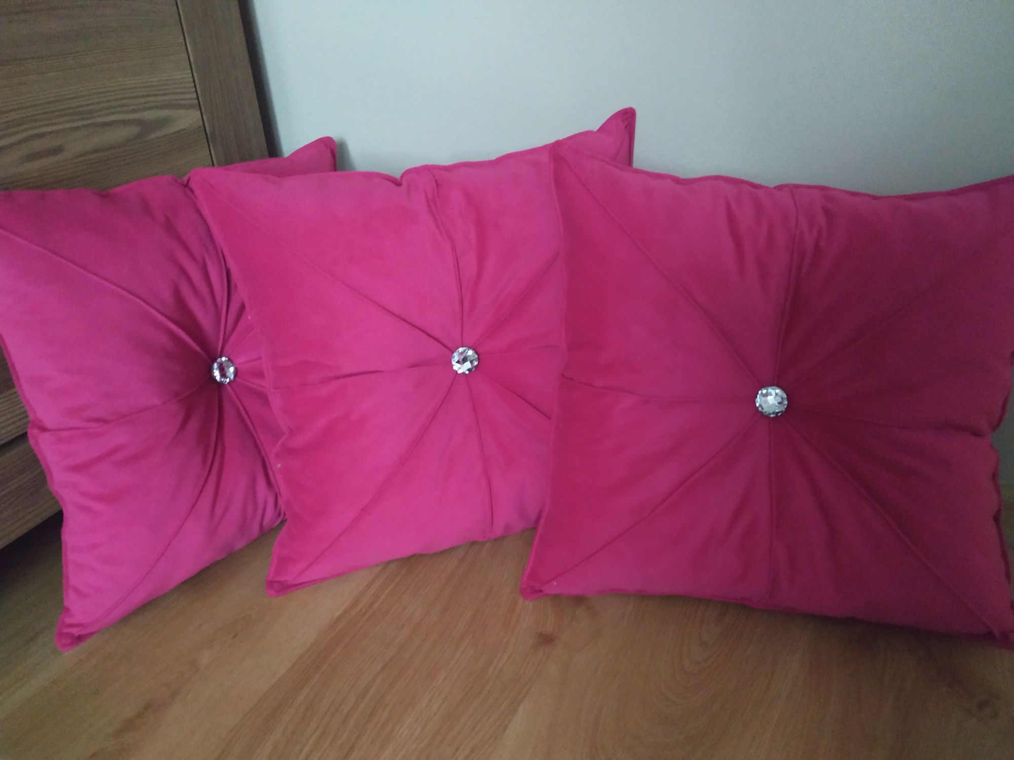 Poduszki dekoracyjne w kolorze fuksji