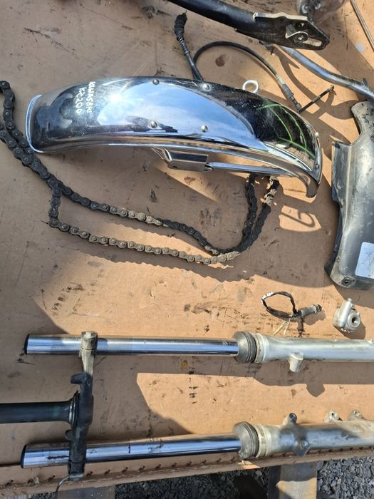 Kawasaki kz 200 felga błotnik  części