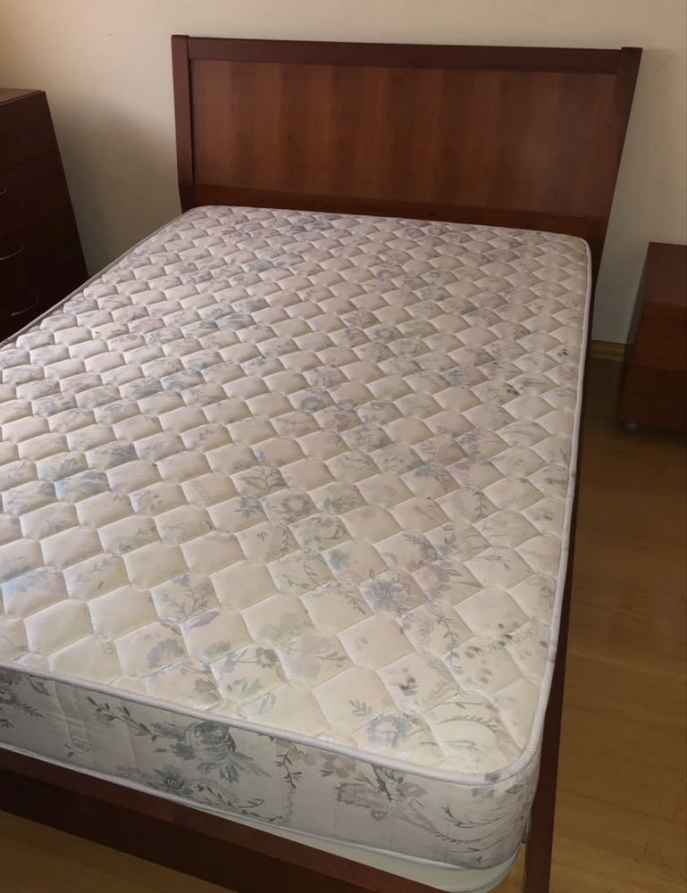 Cama de casal em cerejeira como nova