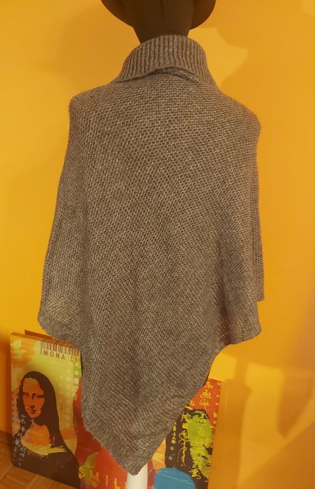 Narzutka z golfem Reserved poncho