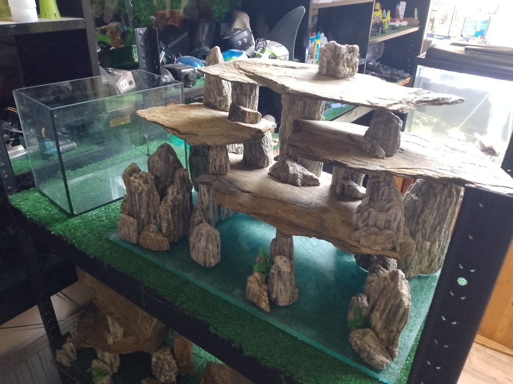 Wystroje kamienne, grota do akwarium lub terrarium