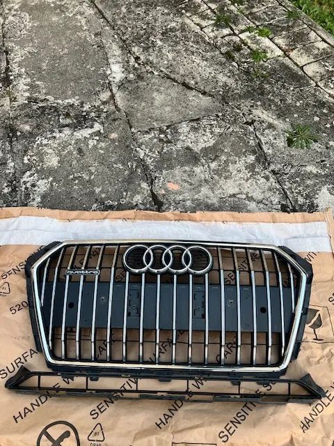Maska Grill Audi A4 B9 Allroad 2018  Tylne drzwi prawe.