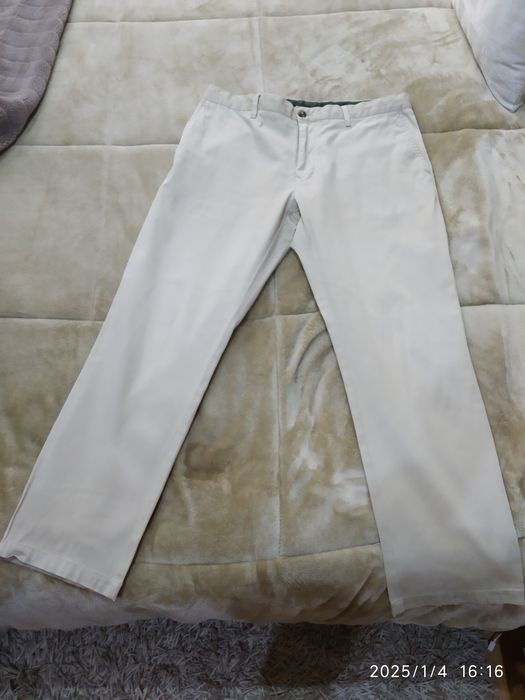 Calças de cor creme da marca Sacoor