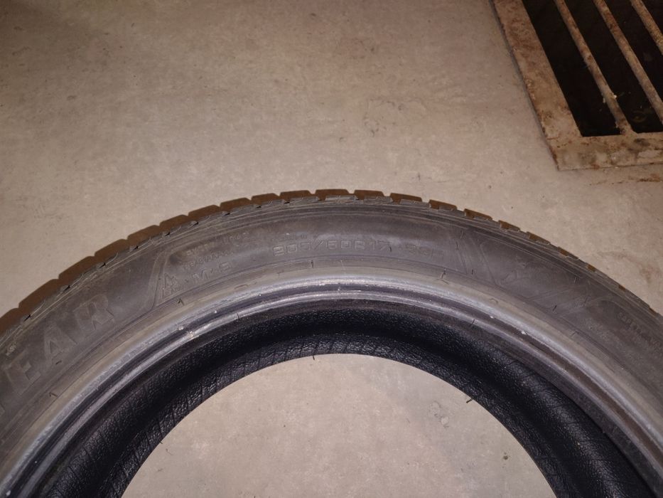 Продам зимову гуму Goodyear ultragrip