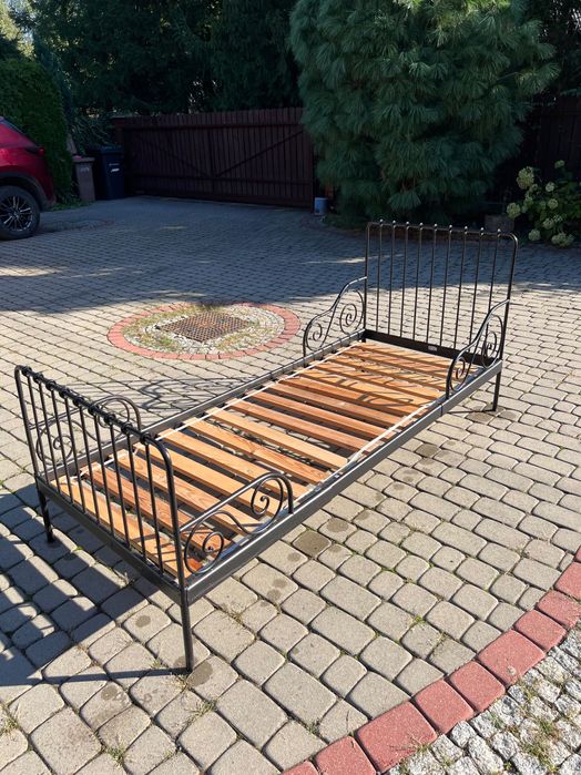 Łóżko metalowe IKEA – czarne, regulowane