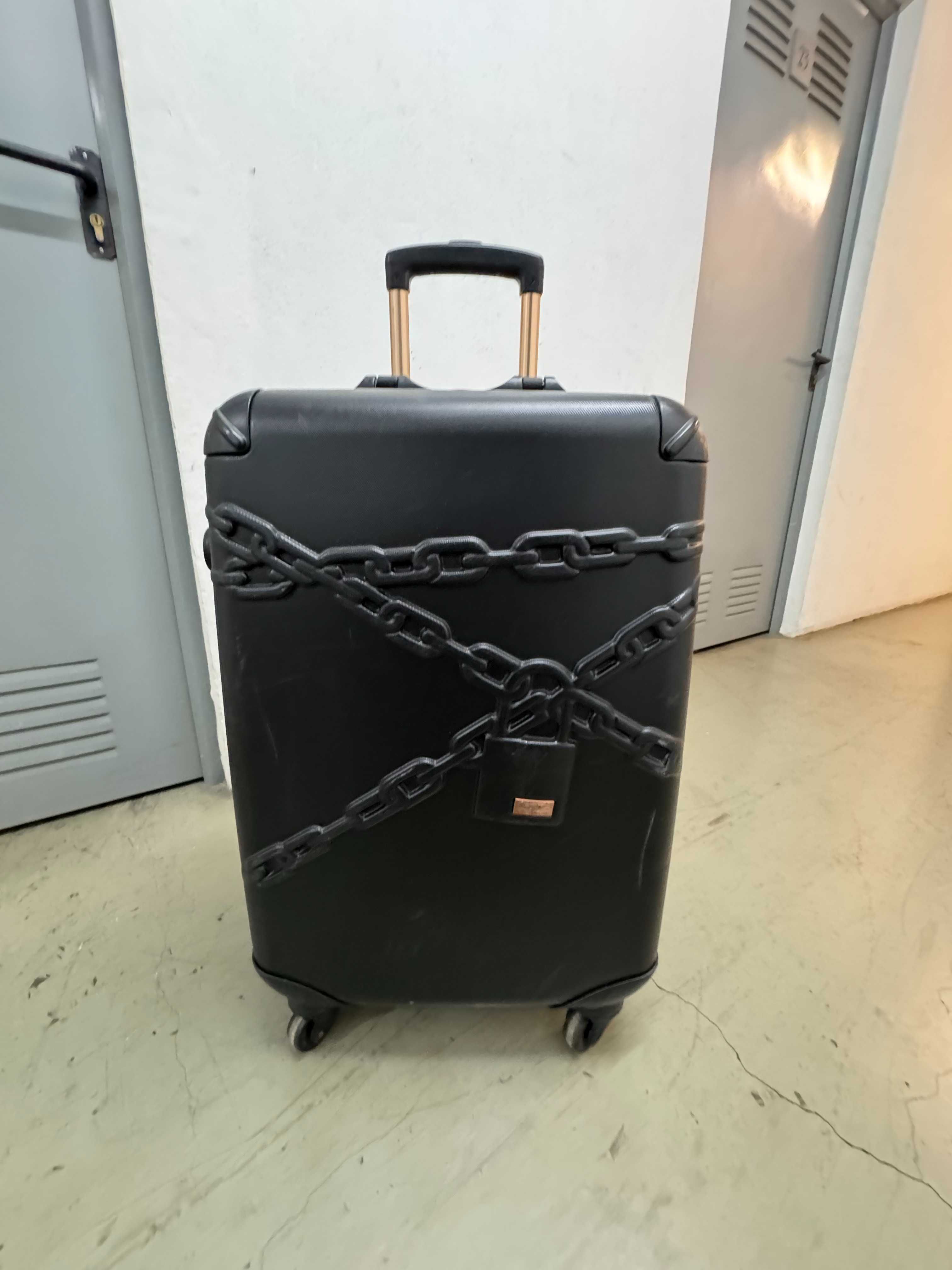 Mala de viagem com design de Dino Alves
