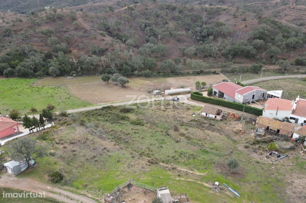 Terreno Rústico com 1.860m2 em Vale Touriz, S.M. da Serra