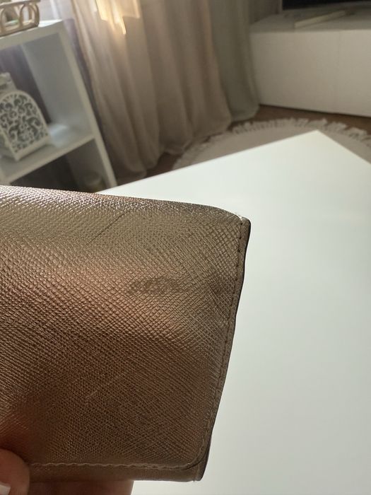 Złota torebka do ręki na pasku H&M kopertówka