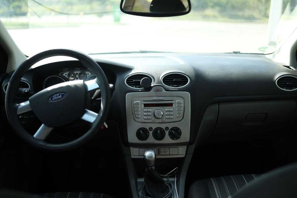 Ford Focus 2009 Hatchback II покоління (FL)•1.4 Duratec МТ (80 к.с.)