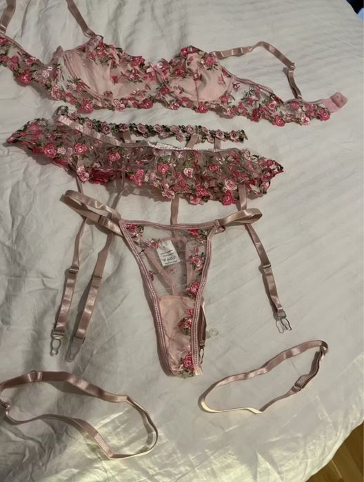 Комплекти жіночої білизни