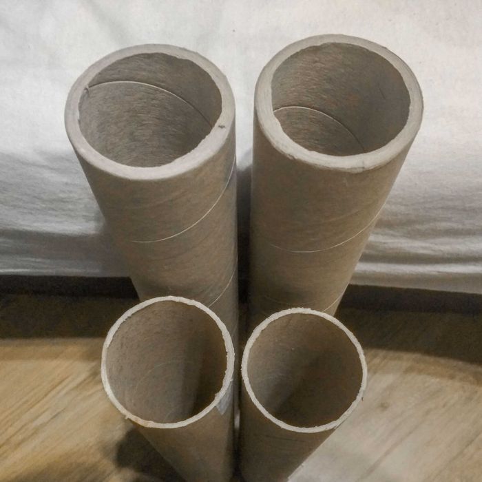 4 tekturowe tuby, tuleje (dł. 41-53 cm, śr. 5 cm)
