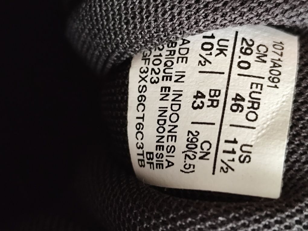 ASICS GEL-ROCKET 11.  В хорошому стані б/у