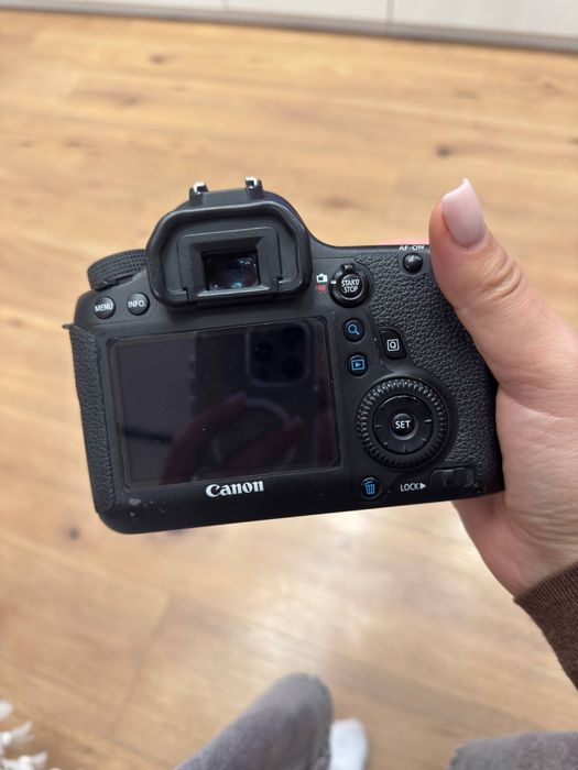 Продам Canon EOS 6D (повний кадр)