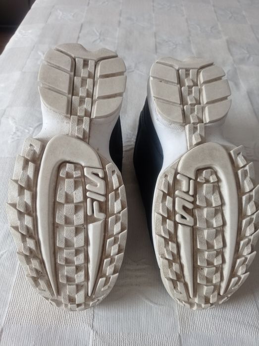 Кросівки фірми Fila