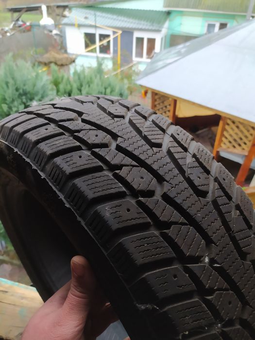 Продам шини на авто