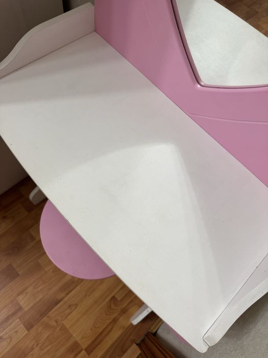 Стіл для дівчинки , комод в дитячу кімнату , трюмо