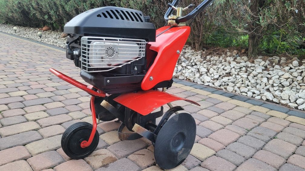 Niemiecka Glebogryzarka BRIGGS&STRATTON 4KM
STAN bdb 100% sprawna