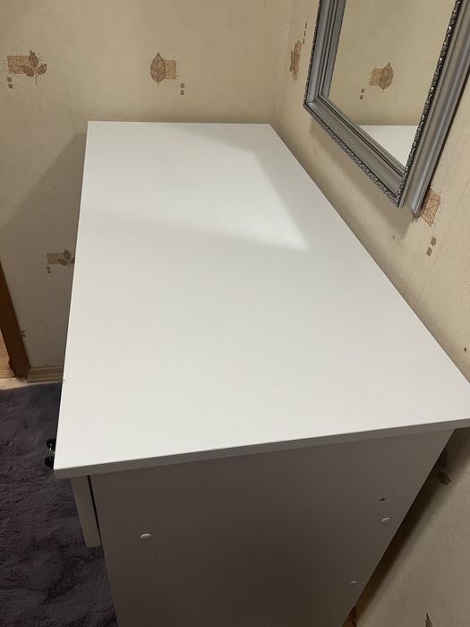 Стіл візажиста, туалетний столик, жіночий столик