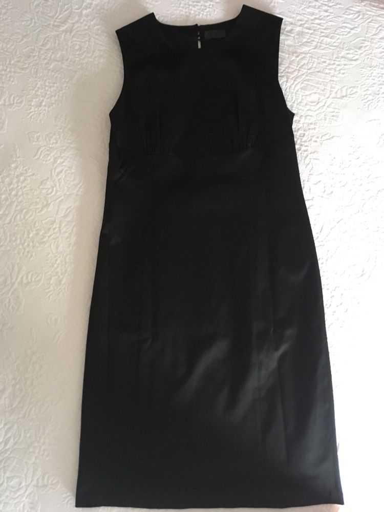 Vestido clássico preto da Lanidor.