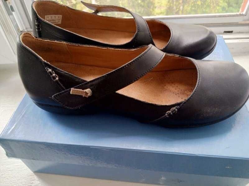 Шкіряні туфлі clarks,р. 41,