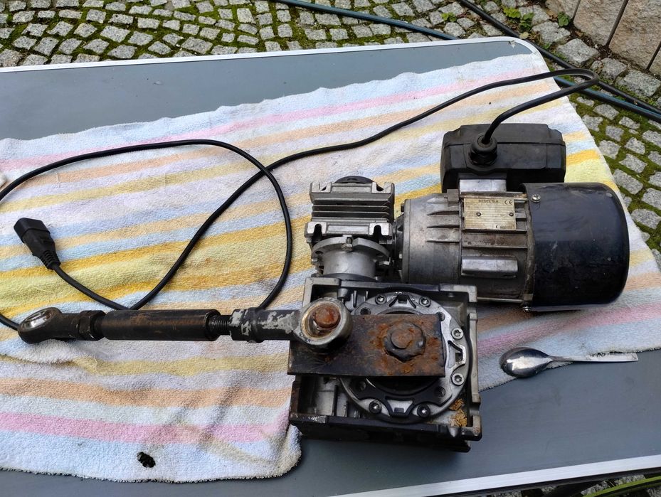 Przekładnia, motoreduktor do podajnika tłokowego Besel Cantoni Motor