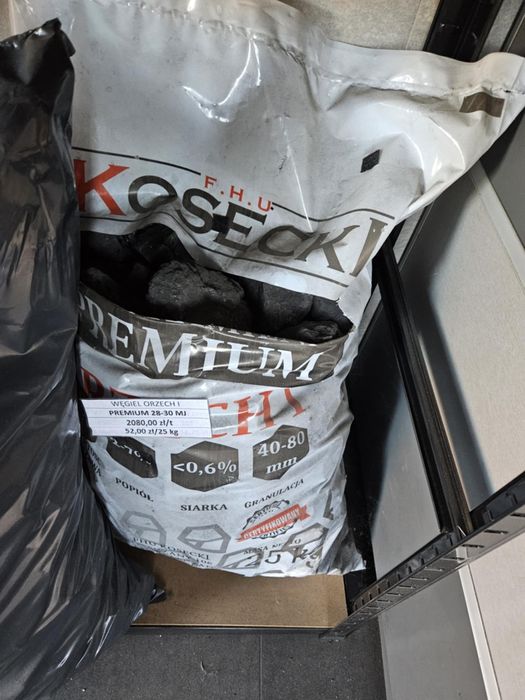 JESIENNA WYPRZEDAŻ! Sprzedam węgiel workowany (worki 25 kg) orzech I,