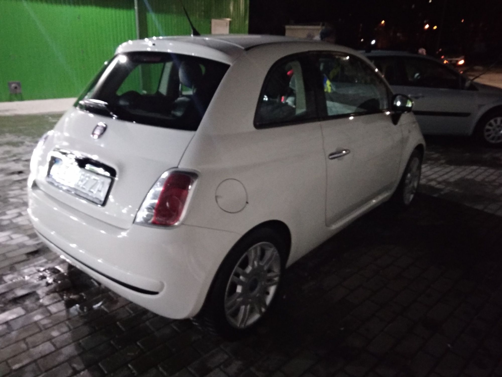 Європейська версія FIAT500,електромобіль,електричка на впевненому ходу