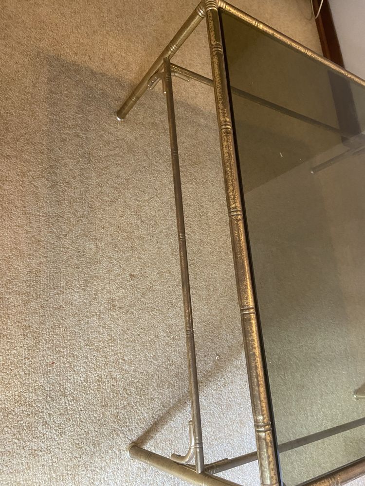 Mesa de centro com vidro