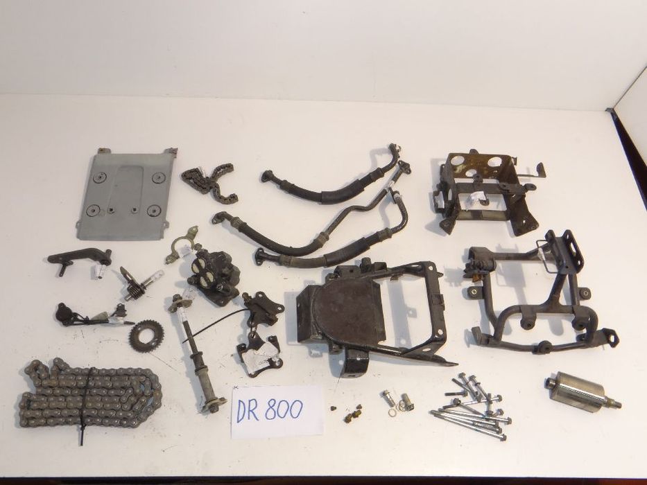 DR 800 BIG mocowanie reling blacha błotnika czachy czujnik luzu wybierak zmiany biegów pokrywa