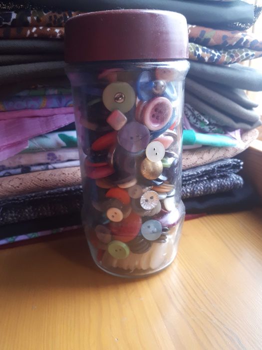 Продам різнокольорові тканини + подарунок