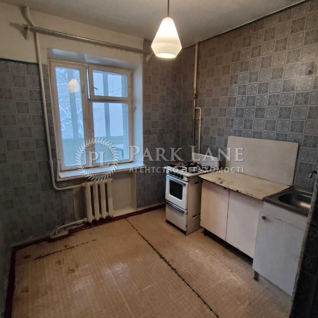 1кімн. 41кв.м.Омеляновича-Павленка  (Суворова) 18/20 .