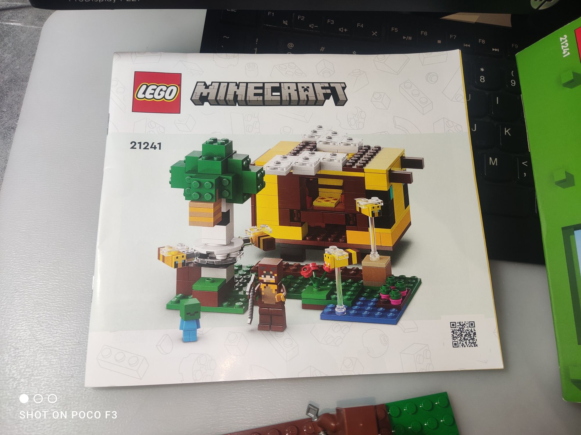 Zestaw Lego MINECRAFT nr 21241 – Pszczeli ul.