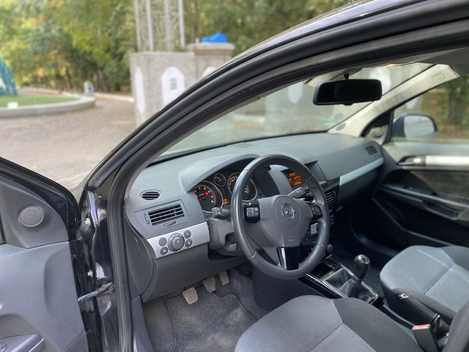 Продам OPEL ASTRA H 2010 рік