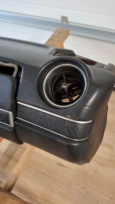 Mercedes Beczka W123 deska konsola czarna