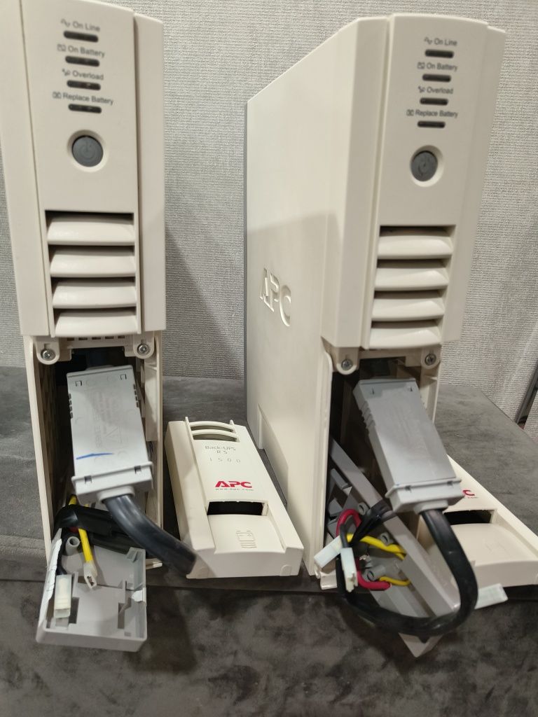 Источник безперебойного питания APC BACK-UPS RS 1500