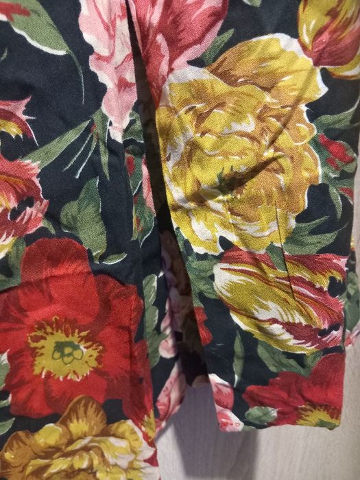 Spódnica w kolorowe kwiaty