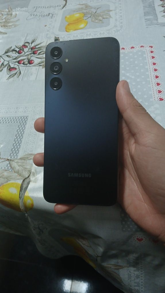 Samsung Galaxy a05s e um Alcatel 3x 2020