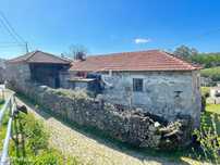 Moradia rústica T2 em pedra, para recuperar, 250m2 terreno, junto da v