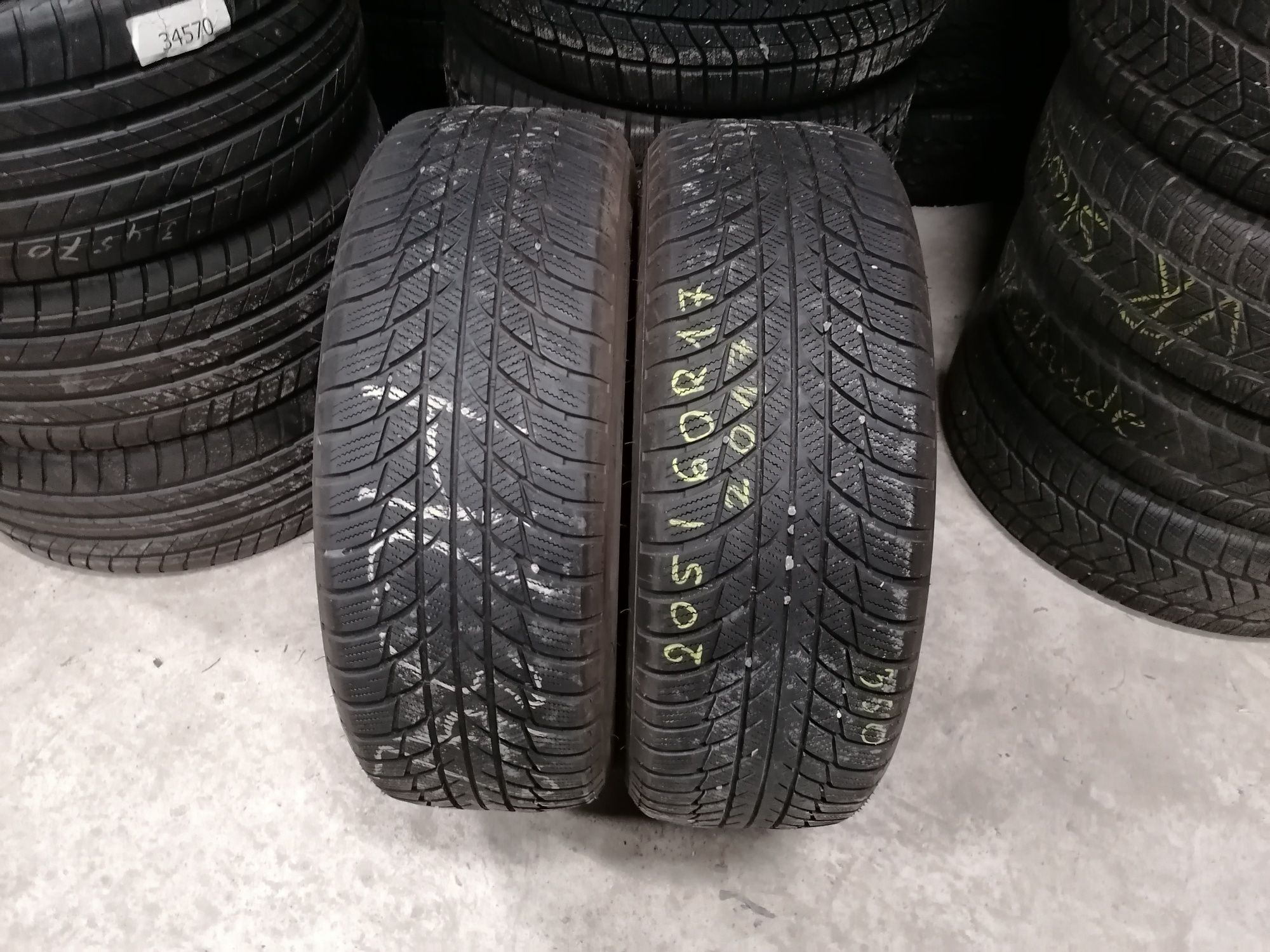 2x205/60 R17 Bridgestone Blizzak LM 001 zimowe