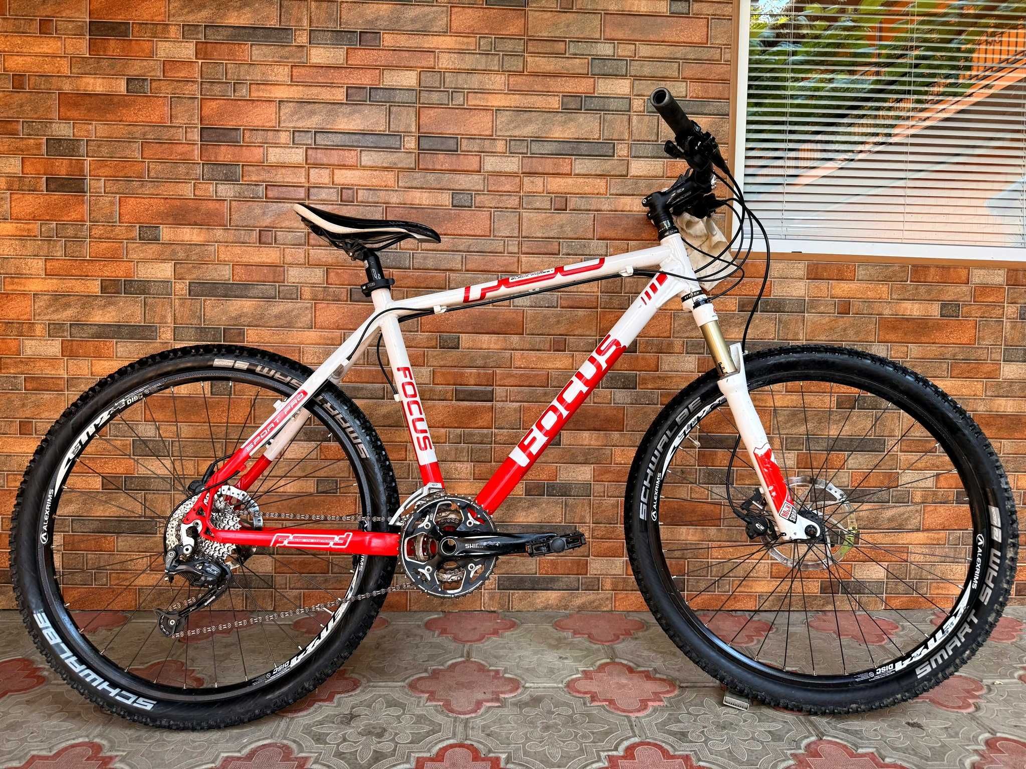 Велосипед FOCUS 26"L" Shimano DEORE SLX, Rock Shox SID Воздух 12 Кг
