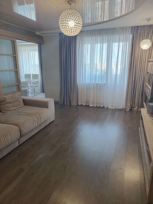 Продам 3 кімнатну квартиру Виставка ЖК Рауш