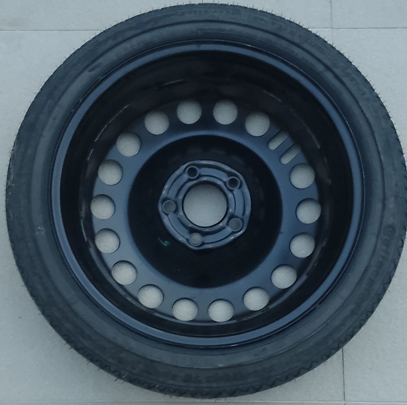 Pneu suplente Opel Astra Continental 
T115/70 R16 92M